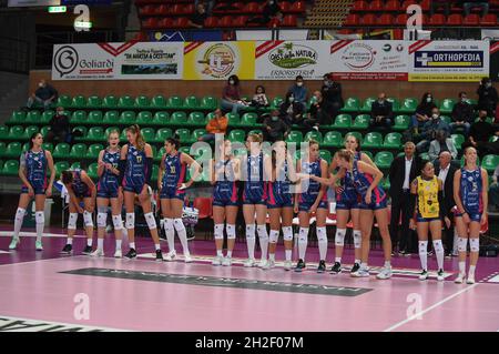 Cuneo, Italia. 20 Ott 2021. Team Scandicci durante la Bosca S.Bernardo Cuneo vs Savino del bene Scandicci, Pallavolo Serie Italiana A1 Donne Match a Cuneo, Italia, Ottobre 20 2021 Credit: Independent Photo Agency/Alamy Live News Foto Stock