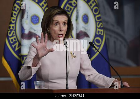 21 ottobre 2021, Washington, Distric of Columbia, USA: Casa Speaker Nancy Pelosi(D-CA) parla oggi il 21 ottobre 2021 durante la sua conferenza stampa settimanale al HVC/Capitol Hill a Washington DC, USA. (Credit Image: © Lenin Nolly/ZUMA Press Wire) Foto Stock