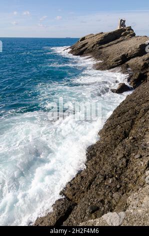Punta Chiappa, tratto di costa del promontorio Portofino a Genova in Liguria Foto Stock