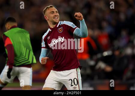 Stadio di Londra. Londra, Regno Unito. 21 ottobre 2021. Europa League Football, West Ham United contro KRC Genk; Jarrod Bowen di West Ham United celebra il suo obiettivo per il 3-0 nel 58° minuto Credit: Action Plus Sports/Alamy Live News Foto Stock