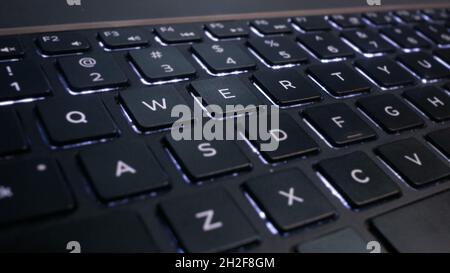 Tastiera QWERTY accesa Foto Stock