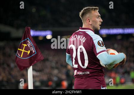 LONDRA, REGNO UNITO. 21 OTTOBRE Jarrod Bowen di West Ham si trova in posizione di incontro durante la UEFA Europa League tra West Ham United e KRC Genk al London Stadium di Stratford giovedì 21 ottobre 2021. (Credit: Federico Maranesi | MI News( Credit: MI News & Sport /Alamy Live News Foto Stock