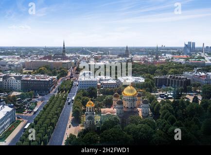 Vista aerea di riga con la Natività di Cristo Cattedrale ortodossa e la città vecchia di riga - riga, Lettonia Foto Stock