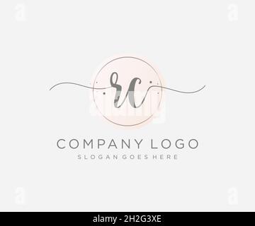 Logo RC femminile. Utilizzabile per la natura, salone, centro benessere, cosmetici e loghi di bellezza. Elemento modello di disegno con logo a vettore piatto. Illustrazione Vettoriale