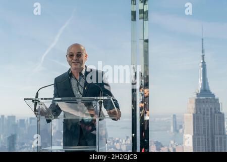 New York, Stati Uniti. 21 ottobre 2021. L'architetto Craig Dykers parla della piattaforma di osservazione Summit One Vanderbilt durante la grande apertura a New York il 21 ottobre 2021. Alla grande apertura hanno partecipato molti ospiti VIP, tra cui il presidente Brooklyn Borough e il candidato del Partito democratico per il sindaco nelle prossime elezioni, il tenente governatore Brian Benjamin, l'artista Kenzo Digital, il senatore di stato Brad Hoylman, il ristoratore Daniel Boulud. (Foto di Lev Radin/Sipa USA) Credit: Sipa USA/Alamy Live News Foto Stock