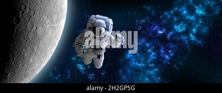 Astronauta nello spazio esterno vicino alla luna, che è dietro. Blu bella nebulosa.elementi di questa immagine fornita dalla NASA Foto Stock