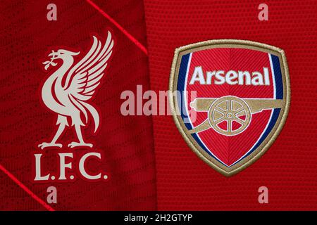 Primo piano di Liverpool e Arsenal club crest. Foto Stock