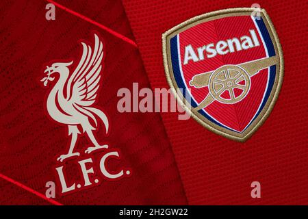 Primo piano di Liverpool e Arsenal club crest. Foto Stock