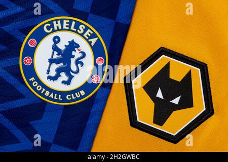 Primo piano di Wolverhampton Wanderers e Chelsea club crest. Foto Stock