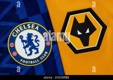 Primo piano di Wolverhampton Wanderers e Chelsea club crest. Foto Stock