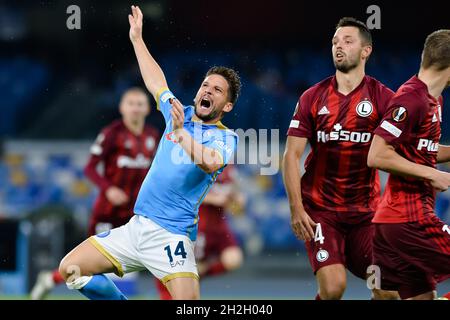 NAPOLI, ITALIA - OTTOBRE 21: Dries Mertens della SSC Napoli in azione durante il Gruppo C - UEFA Europa League partita tra SSC Napoli e Legia Warszawa allo Stadio Diego Armando Maradona il 21 Ottobre 2021 a Napoli (Foto di Ciro Santangelo/Orange Pictures) Foto Stock