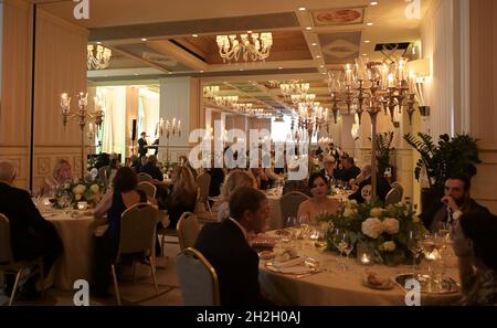 Milano, Italia. 22 ottobre 2021. Milano, Italia Daniela Javarone con suo marito Mario Girardi festeggia il loro anniversario d'oro all'hotel Principe di Savoia con parenti e amici storici nella foto: Luogo dell'evento Credit: Independent Photo Agency/Alamy Live News Foto Stock