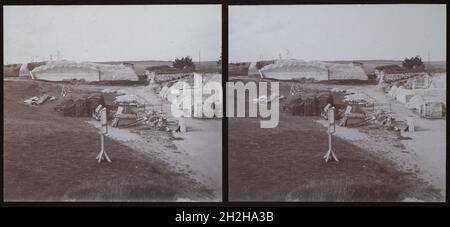 Old Sarum, Salisbury, Wiltshire, 1913. Vista stereoscopica del sito Old Sarum durante lo scavo. Foto Stock