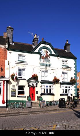 Il George and Dragon pub nel luogo di mercato, Ashbourne, Derbyshire, Inghilterra, Regno Unito, Europa occidentale. Foto Stock