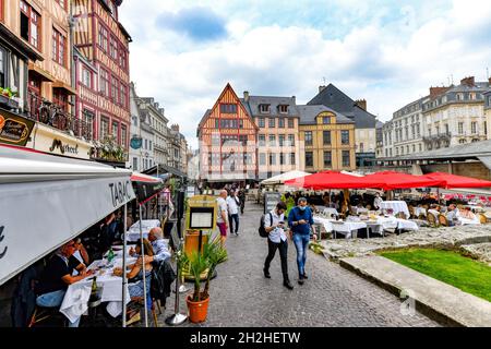 Rouen (Normandia, Francia settentrionale): Terrazze ristorante in piazza 'Place du vieux marche' dopo la riapertura dei ristoranti, durante il COVID 19 pande Foto Stock