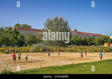 Beachvolley-Plätze, Volkspark Friedrichshain, Friedrichshain-Kreuzberg, Berlino, Germania Foto Stock