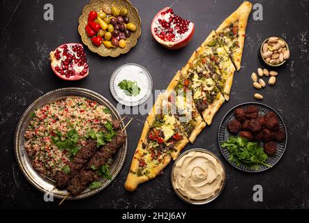 Cibo arabo turco assortito dall'alto Foto Stock