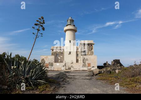 Il vecchio faro di Punta Spadillo Foto Stock