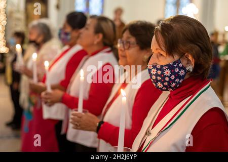 Detroit, Michigan - una messa presso la Chiesa Cattolica della Santissima Trinità a sostegno degli immigrati in tutto il mondo. La messa è stata ospitata da sconosciuti No More, un imm Foto Stock