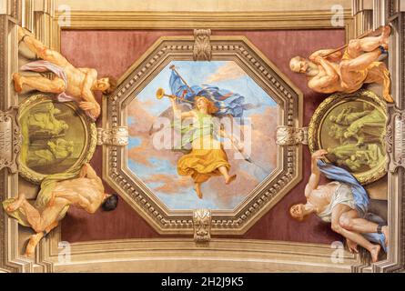 ROMA, ITALIA - 27 AGOSTO 2021: L'affresco dell'angelo con il trampeth (simbolo della libertà) nella chiesa Chiesa di Santa Lucia del Gonfalone. Foto Stock