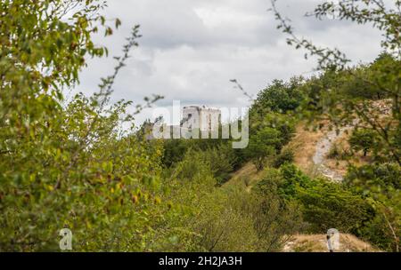 Veduta del Forte Puin nella città di Genova, sentiero del Parco delle Mura, Genova, Italia. Foto Stock