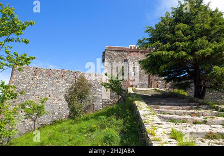 Veduta del Forte Puin nel sentiero del Parco delle Mura di Genova, Genova, Italia. Foto Stock