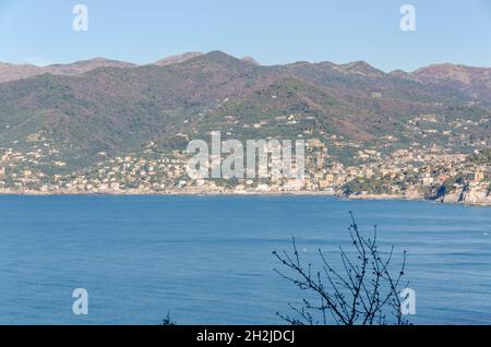 Punta Chiappa, tratto di costa del promontorio Portofino a Genova in Liguria Foto Stock