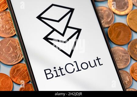 Bitclout è un social network criptato che ti permette di speculare su persone e pubblicazioni con soldi veri Foto Stock