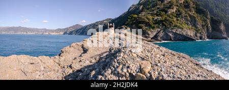 Punta Chiappa, tratto di costa del promontorio Portofino a Genova in Liguria Foto Stock