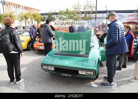 Padova, Italia. 22 ottobre 2021. Inaugurazione Auto e Moto d'epoca durata Inaugurazione Auto e Moto d'epoca, News in Padova, Italia, 22 ottobre 2021 Credit: Independent Photo Agency/Alamy Live News Foto Stock