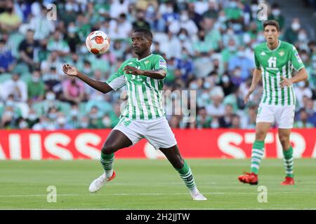 Siviglia, Spagna. 21 ottobre 2021. William Carvalho di Real Betis durante la partita di scena del gruppo G della UEFA Europa League tra Real Betis e Bayern Leverkusen allo stadio Benito Villamarin il 21 ottobre 2021 a Siviglia, Spagna. Credit: DAX Images/Alamy Live News Foto Stock