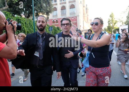 L'attore Etan Hawke arriva al settantaquattresimo Festival del Cinema di Venezia, 30 agosto 2017. (MVS) Foto Stock