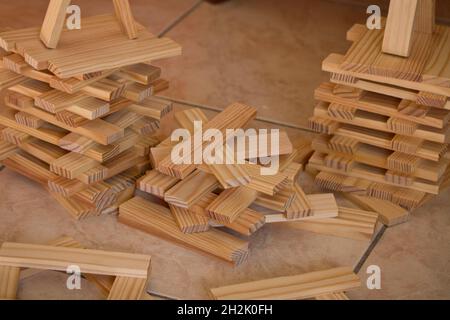 Legno kapla Montessori materiale per costruzioni Foto stock - Alamy