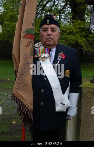 Gli appassionati della regina, il reggimento reale del Kent, il giorno dell'armistizio 2019 presso la cattedrale di Canterbury. Il reggimento consisteva di buffs (reggimento Royal East Kent) Foto Stock