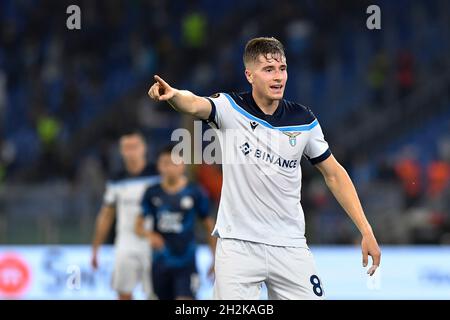 Roma, Italia. 21 ottobre 2021. Toma Baši? Della SS LAZIO durante la partita del gruppo e della UEFA Europa League tra il Lazio Roma e l'Olympique de Marseille allo Stadio Olimpico il 21 ottobre 2021 a Roma. (Foto di Domenico Cippitelli/Pacific Press/Sipa USA) Credit: Sipa USA/Alamy Live News Foto Stock