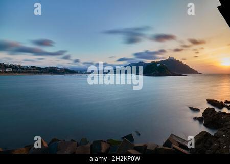 Tramonto nella baia di la Concha, San Sebastian (Euskadi, Spagna). Foto Stock