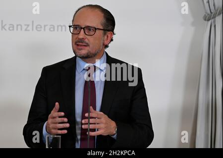 Vienna, Austria. 22nd Ott 2021. Conferenza stampa sull'attuale situazione della corona e sulle nuove misure con il Cancelliere federale Alexander Schallenberg (ÖVP). Credit: Franz PERC / Alamy Live News Foto Stock