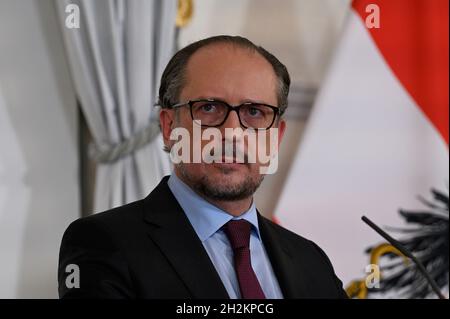 Vienna, Austria. 22nd Ott 2021. Conferenza stampa sull'attuale situazione della corona e sulle nuove misure con il Cancelliere federale Alexander Schallenberg (ÖVP). Credit: Franz PERC / Alamy Live News Foto Stock