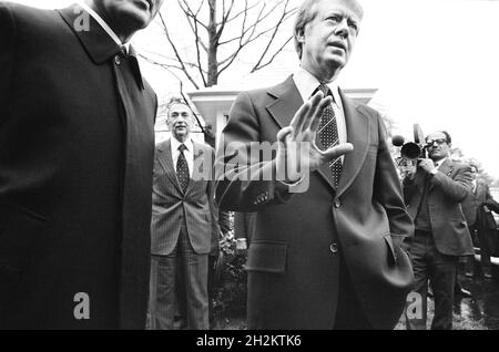 Il presidente degli Stati Uniti Jimmy carter con il presidente egiziano Anwar Sadat alla Casa Bianca, Washington, D.C., USA, Marion S. Trikosko, US News & World Report Magazine Collection, 5 aprile 1977 Foto Stock