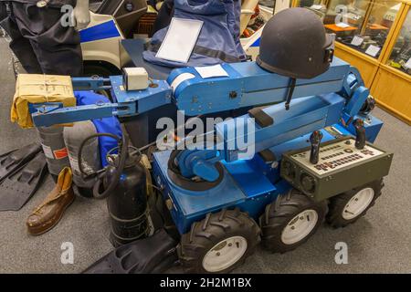 Robot per lo smaltimento delle bombe EOD con controllo a distanza costruito da Chamberlain Corporation - Tampa, Florida, USA Foto Stock