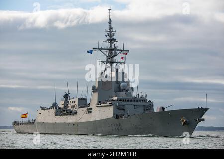 La fregata della Marina spagnola SPS Almirante Juan de Borbon (F102) arrivò a Portsmouth, Regno Unito il 22 ottobre 2021. Foto Stock