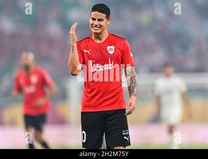 Doha, Qatar. 22 ottobre 2021. James Rodriguez di al Rayyan reagisce durante la partita di calcio finale della Amir Cup tra al-Sadd e al-Rayyan allo stadio al-Thumama di Doha, capitale del Qatar, 22 ottobre 2021. Credit: Nikku/Xinhua/Alamy Live News Foto Stock