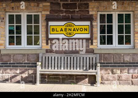 Blaenavon monmouthshire Galles UK Ottobre 22 2021 Blaenavon Heritage Railway plateau panca e segnaletica Foto Stock