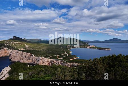 Vista dalla Grotta dei vasi rotti, grotta naturale di Capo Caccia, Alghero, Sardegna, Italia Foto Stock