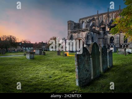 Malmesbury, Wiltshire, Inghilterra. Domenica 17 ottobre 2021 - dopo una partenza bagnata nell'Inghilterra occidentale, il tempo migliora attraverso il corso del giorno wi Foto Stock