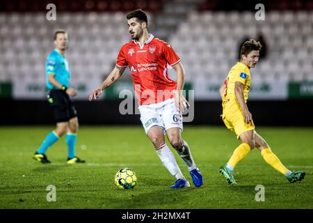 Vejle, Danimarca. 22 ottobre 2021. Saeid Ezatolahi (6) di Vejle Boldklub visto durante la 3F Superliga partita tra Vejle Boldklub e FC Nordsjaelland a Vejle Stadion a Vejle. (Photo Credit: Gonzales Photo/Alamy Live News Foto Stock