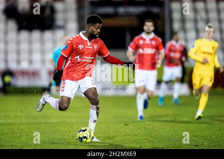 Vejle, Danimarca. 22 ottobre 2021. Manjrekar James (5) di Vejle Boldklub visto durante la 3F Superliga partita tra Vejle Boldklub e FC Nordsjaelland al Vejle Stadion di Vejle. (Photo Credit: Gonzales Photo/Alamy Live News Foto Stock
