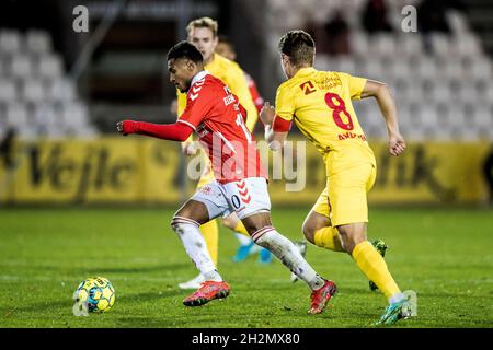 Vejle, Danimarca. 22 ottobre 2021. Allan Sousa (10) di Vejle Boldklub visto durante la 3F Superliga partita tra Vejle Boldklub e FC Nordsjaelland al Vejle Stadion di Vejle. (Photo Credit: Gonzales Photo/Alamy Live News Foto Stock