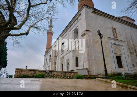 Moschea verde (yesil cami) nel centro della vecchia capitale della bursa ottomana durante il cielo coperto Foto Stock