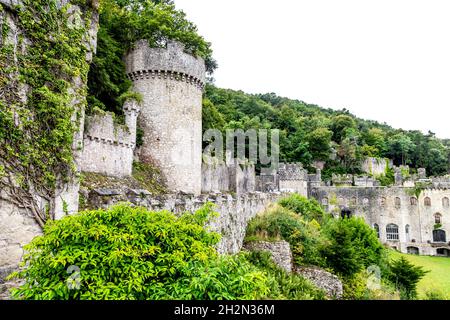 Rovine di stile medievale Gwrych Castello costruito nel 19 ° secolo, Abergele, Galles, Regno Unito Foto Stock